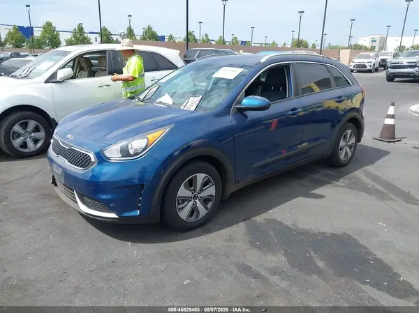 KNDCB3LC1K5317984 2019 KIA NIRO - Image 2