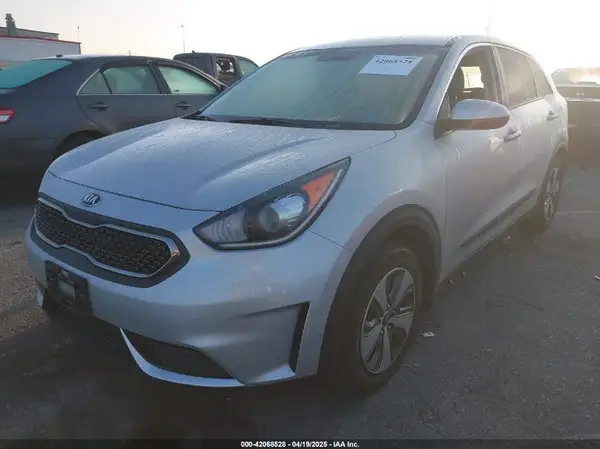 KNDCB3LC1K5322697 2019 KIA NIRO - Image 2