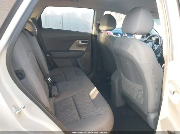 KNDCB3LC1K5322697 2019 KIA NIRO - Image 8