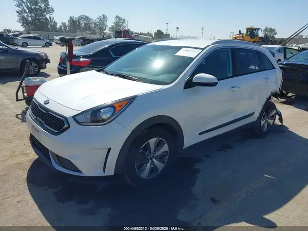 KNDCB3LC1K5353061 2019 KIA NIRO - Image 2