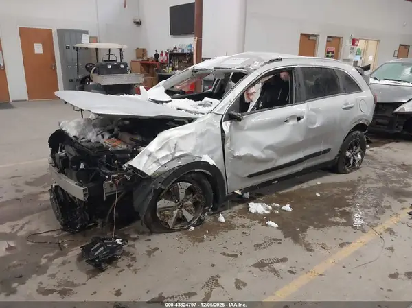 KNDCB3LC1M5468410 2021 KIA NIRO - Image 2