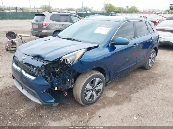 KNDCB3LC1M5488575 2021 KIA NIRO - Image 2