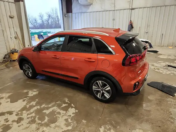 KNDCB3LC1N5507496 2022 KIA NIRO - Image 2