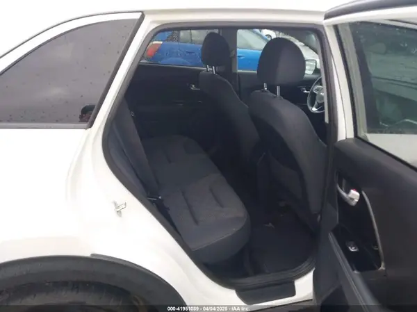 KNDCB3LC1N5510527 2022 KIA NIRO - Image 8