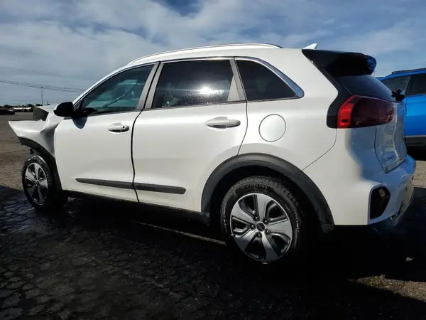 KNDCB3LC1N5525352 2022 KIA NIRO - Image 2