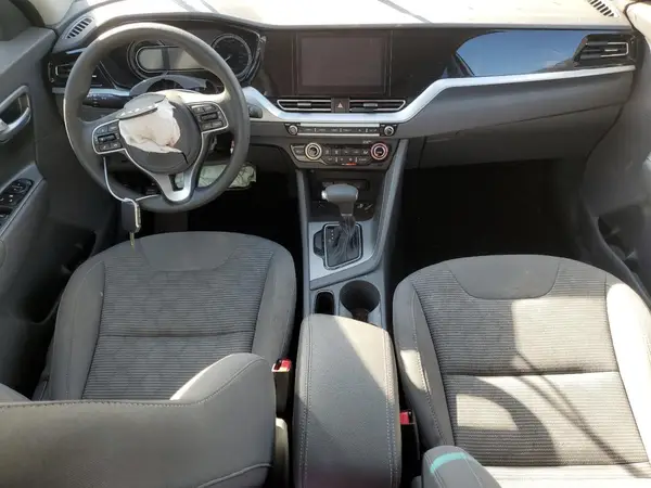 KNDCB3LC1N5525352 2022 KIA NIRO - Image 8