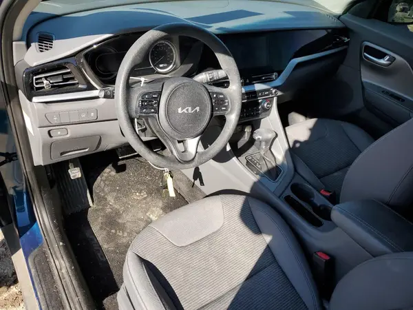 KNDCB3LC1N5532916 2022 KIA NIRO - Image 8