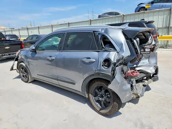 KNDCB3LC1N5541485 2022 KIA NIRO - Image 2