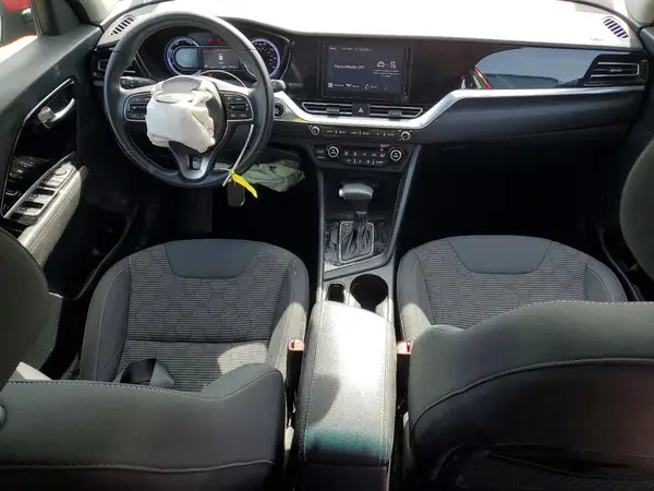 KNDCB3LC1N5541549 2022 KIA NIRO - Image 8