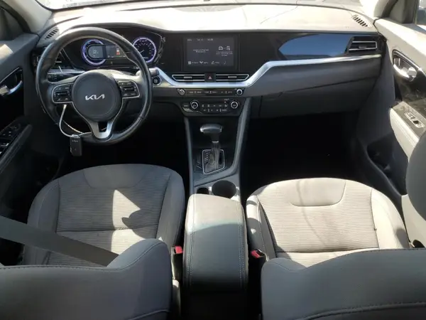 KNDCB3LC1N5545861 2022 KIA NIRO - Image 8