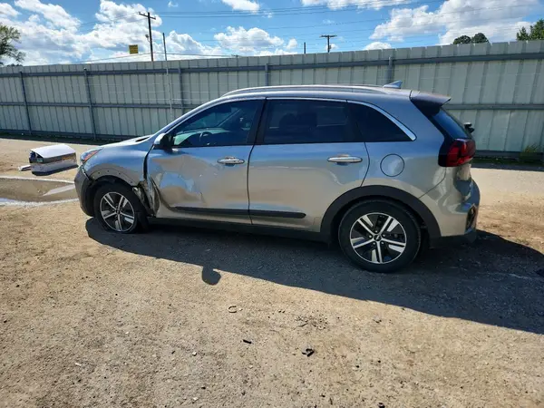 KNDCB3LC1N5546301 2022 KIA NIRO - Image 2