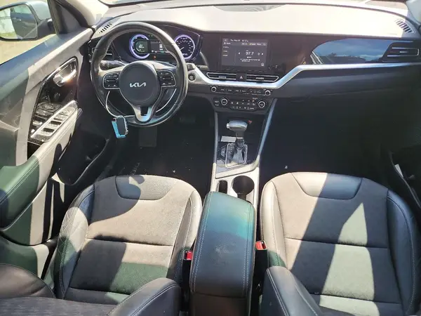 KNDCB3LC1N5546301 2022 KIA NIRO - Image 8