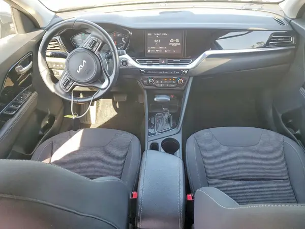 KNDCB3LC1N5548033 2022 KIA NIRO - Image 8