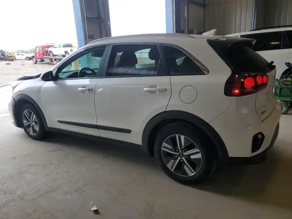 KNDCB3LC1N5549571 2022 KIA NIRO - Image 2