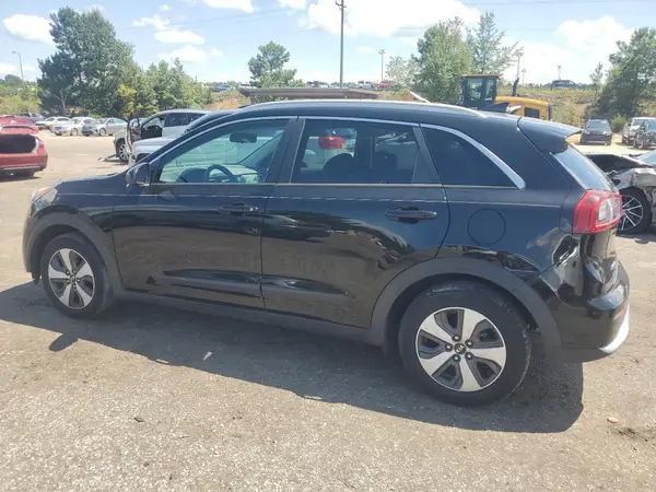 KNDCB3LC2H5039847 2017 KIA NIRO - Image 2