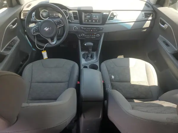 KNDCB3LC2H5039847 2017 KIA NIRO - Image 8