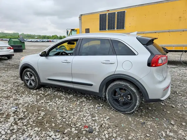 KNDCB3LC2H5040304 2017 KIA NIRO - Image 2