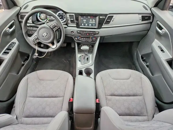 KNDCB3LC2H5040304 2017 KIA NIRO - Image 8