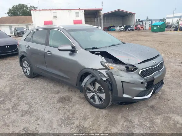 KNDCB3LC2H5043574 2017 KIA NIRO - Image 1