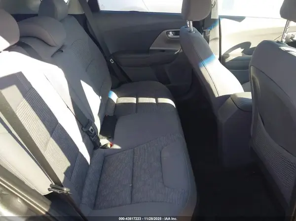 KNDCB3LC2H5044045 2017 KIA NIRO - Image 8