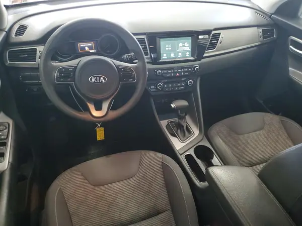 KNDCB3LC2H5044076 2017 KIA NIRO - Image 8