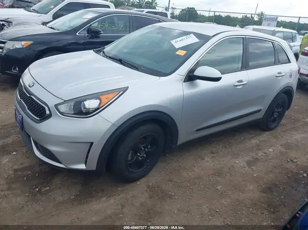 KNDCB3LC2H5048709 2017 KIA NIRO - Image 2