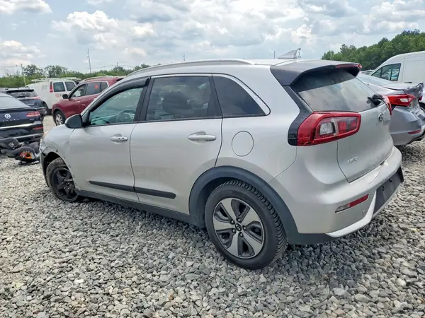 KNDCB3LC2H5049035 2017 KIA NIRO - Image 2