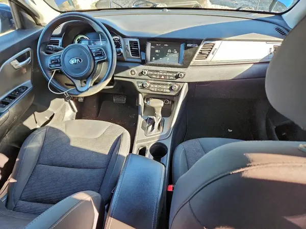 KNDCB3LC2H5050170 2017 KIA NIRO - Image 8