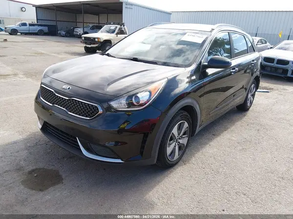 KNDCB3LC2H5051304 2017 KIA NIRO - Image 2