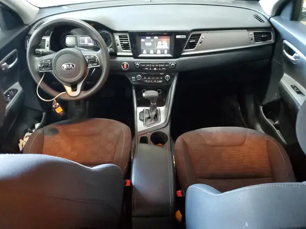 KNDCB3LC2H5055921 2017 KIA NIRO - Image 8