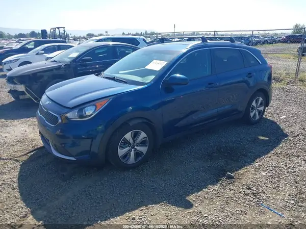 KNDCB3LC2H5056390 2017 KIA NIRO - Image 2