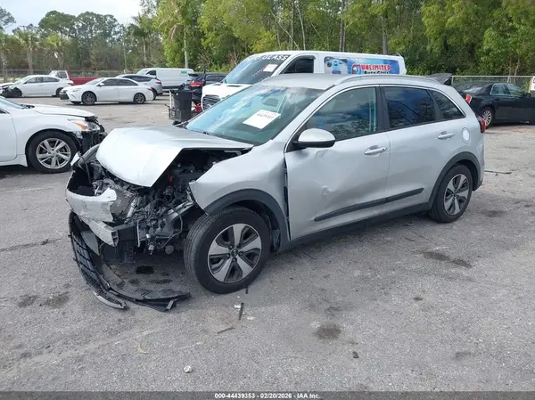 KNDCB3LC2H5056759 2017 KIA NIRO - Image 2