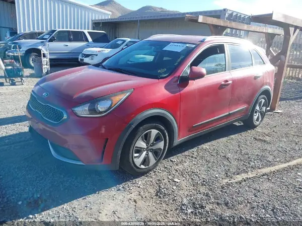 KNDCB3LC2H5057331 2017 KIA NIRO - Image 2