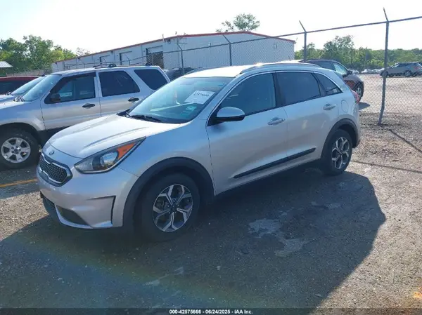 KNDCB3LC2H5060214 2017 KIA NIRO - Image 2