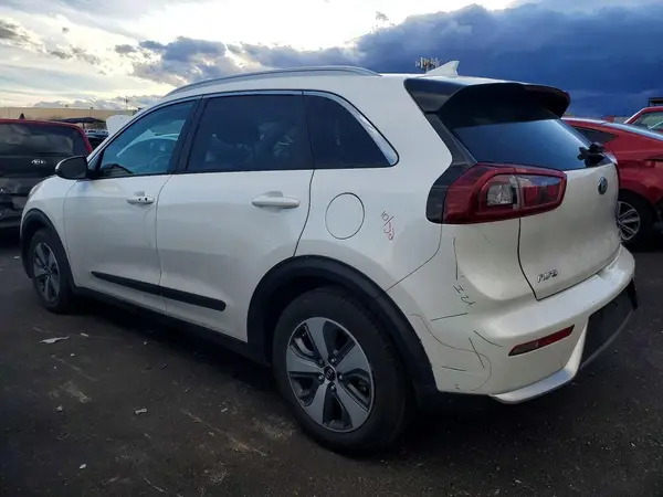 KNDCB3LC2H5062898 2017 KIA NIRO - Image 2