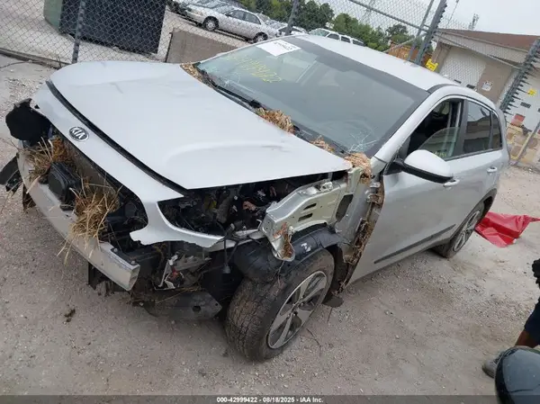 KNDCB3LC2H5065140 2017 KIA NIRO - Image 2