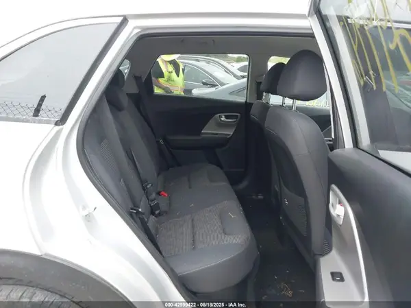 KNDCB3LC2H5065140 2017 KIA NIRO - Image 8
