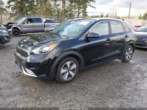 KNDCB3LC2H5073979 2017 KIA NIRO - Image 2