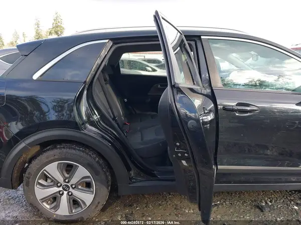 KNDCB3LC2H5073979 2017 KIA NIRO - Image 8