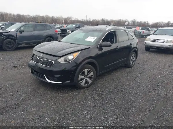 KNDCB3LC2H5074131 2017 KIA NIRO - Image 2