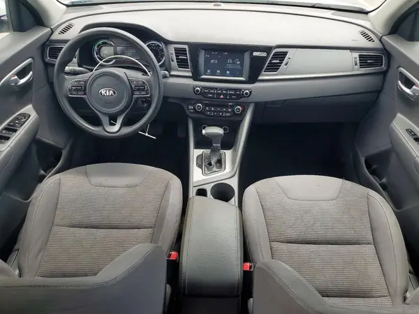 KNDCB3LC2H5076011 2017 KIA NIRO - Image 8