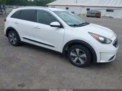 KNDCB3LC2H5079247 2017 KIA NIRO