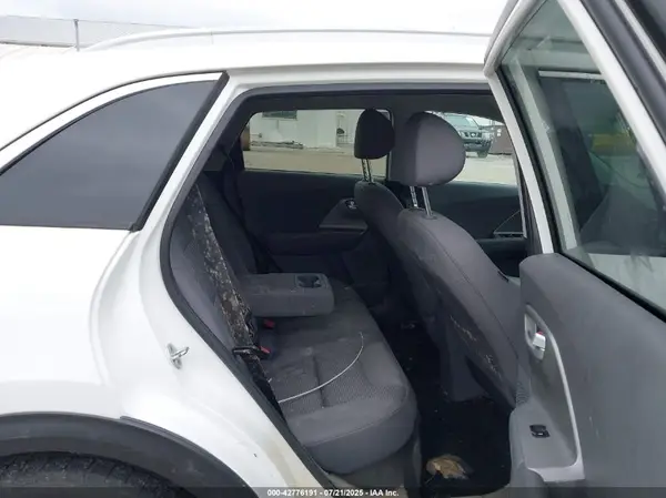 KNDCB3LC2H5079247 2017 KIA NIRO - Image 8