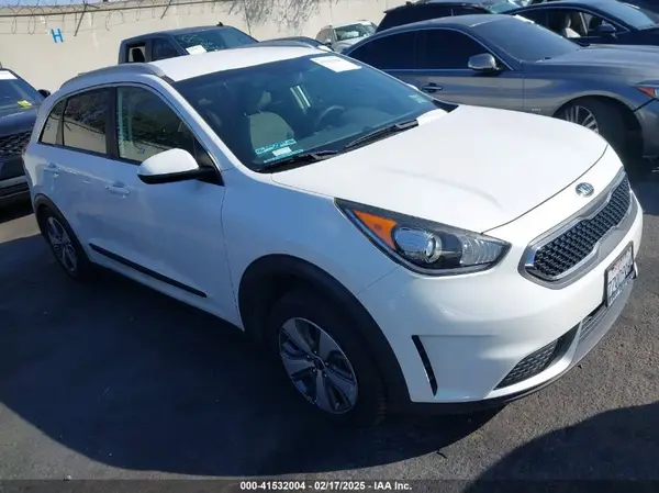 KNDCB3LC2H5085064 2017 KIA NIRO - Image 1