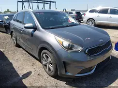 KNDCB3LC2H5088319 2017 KIA NIRO
