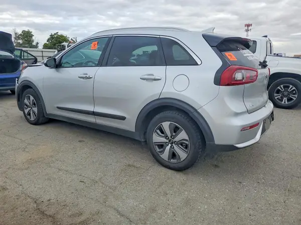 KNDCB3LC2H5090345 2017 KIA NIRO - Image 2
