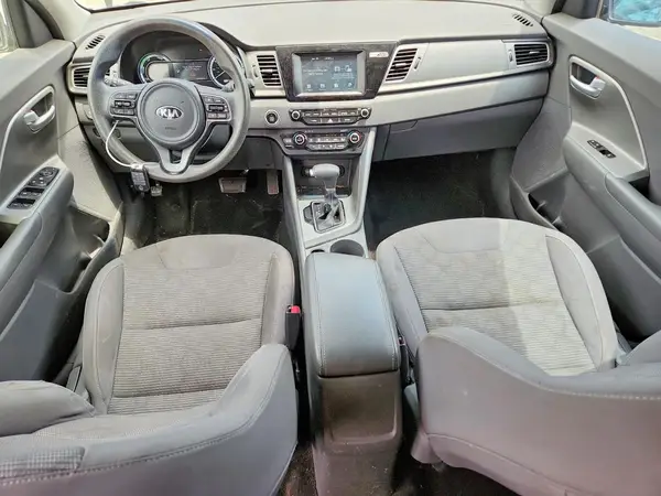 KNDCB3LC2H5092662 2017 KIA NIRO - Image 8