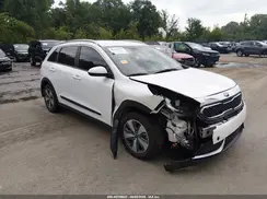 KNDCB3LC2H5093133 2017 KIA NIRO