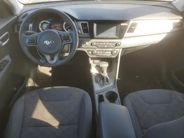 KNDCB3LC2H5094914 2017 KIA NIRO - Image 8