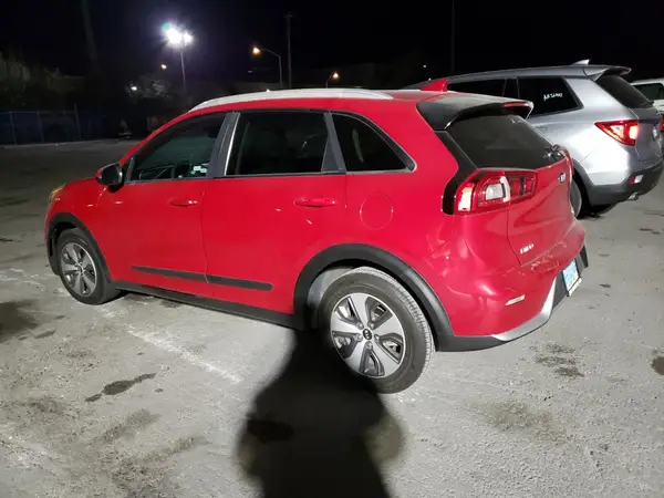 KNDCB3LC2H5098073 2017 KIA NIRO - Image 2